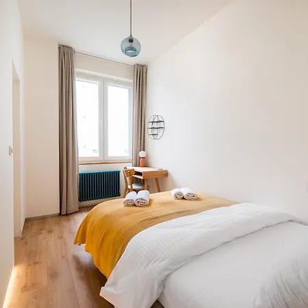 Dobra Powisle Superior By Bookinghost Varsavia