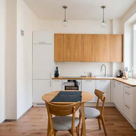 Dobra Powisle Superior By Bookinghost